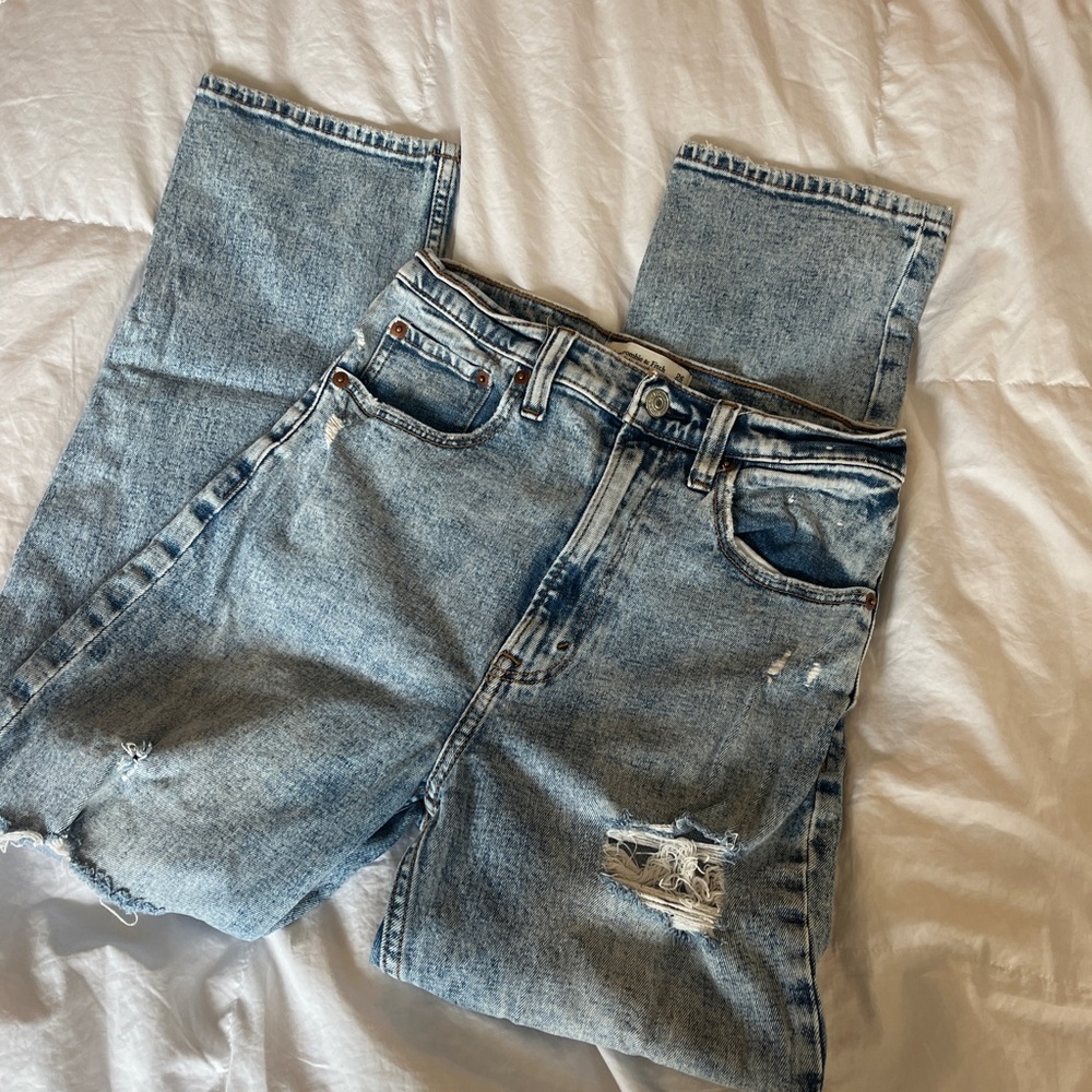 Abercrombie Light Wash Distressed Women’s Jeans